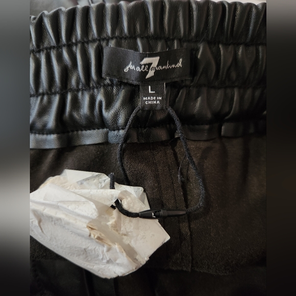 NWT 7 For All Mankind Vegan Faux Leather Tapered Ankle Cargo Pocket Pant Jogger - Picture 6 of 9